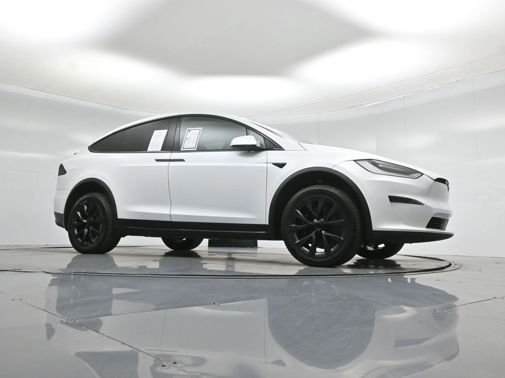 Used 2022 Tesla Model X image 2