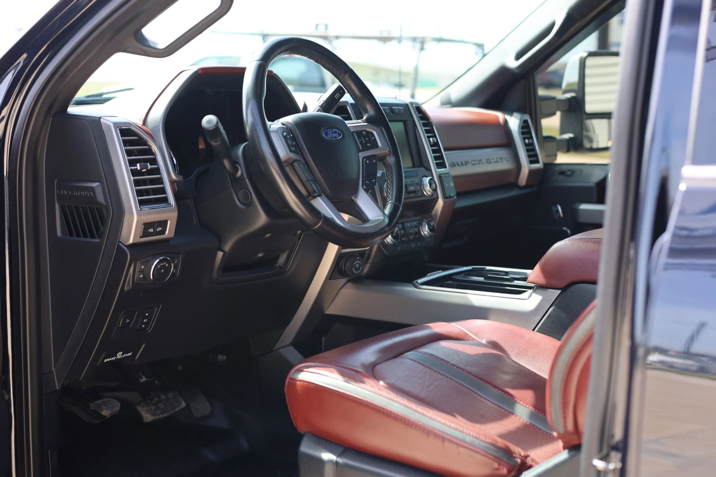 Used 2021 Ford F350 Platinum w/ Tremor Off-Road Package image 19