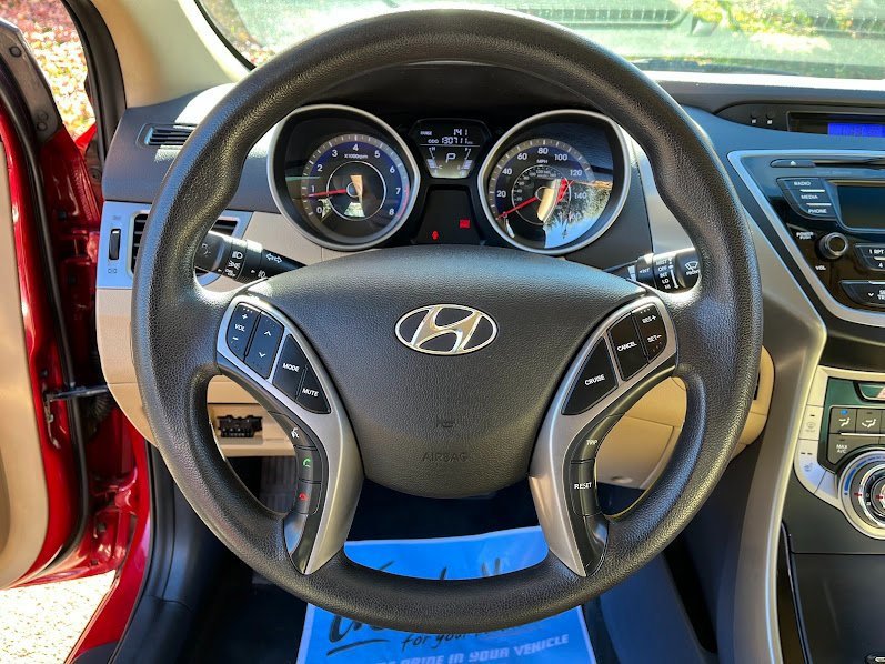 Used 2013 Hyundai Elantra GLS w/ Preferred Pkg image 12