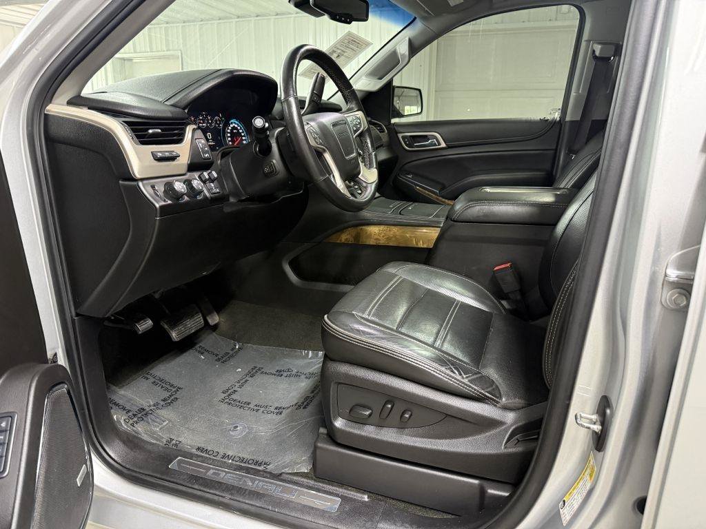 Used 2017 GMC Yukon Denali AWD/4WD image 10