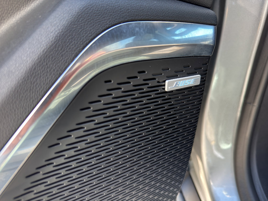 Used 2025 GMC Acadia Elevation image 17