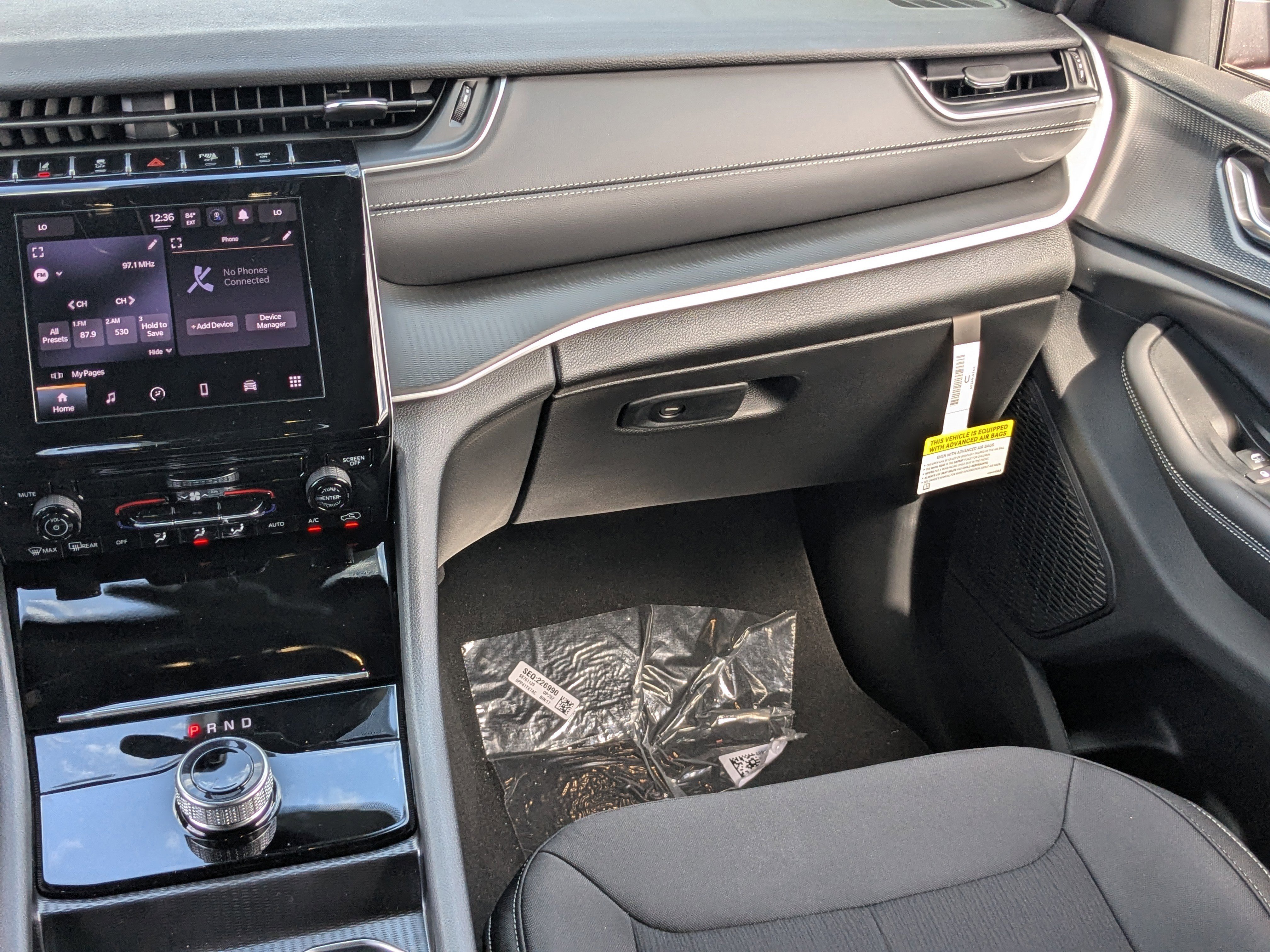 New 2025 Jeep Grand Cherokee L Laredo image 13