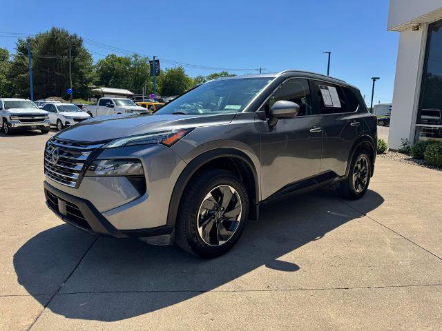 Used 2024 Nissan Rogue SV w/ SV Premium Package AWD/4WD image 3
