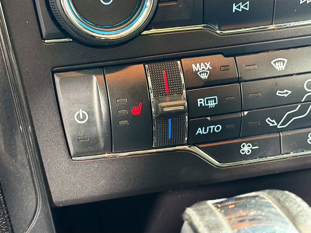 Used 2017 Ford Explorer XLT w/ Equipment Group 202A AWD/4WD image 21