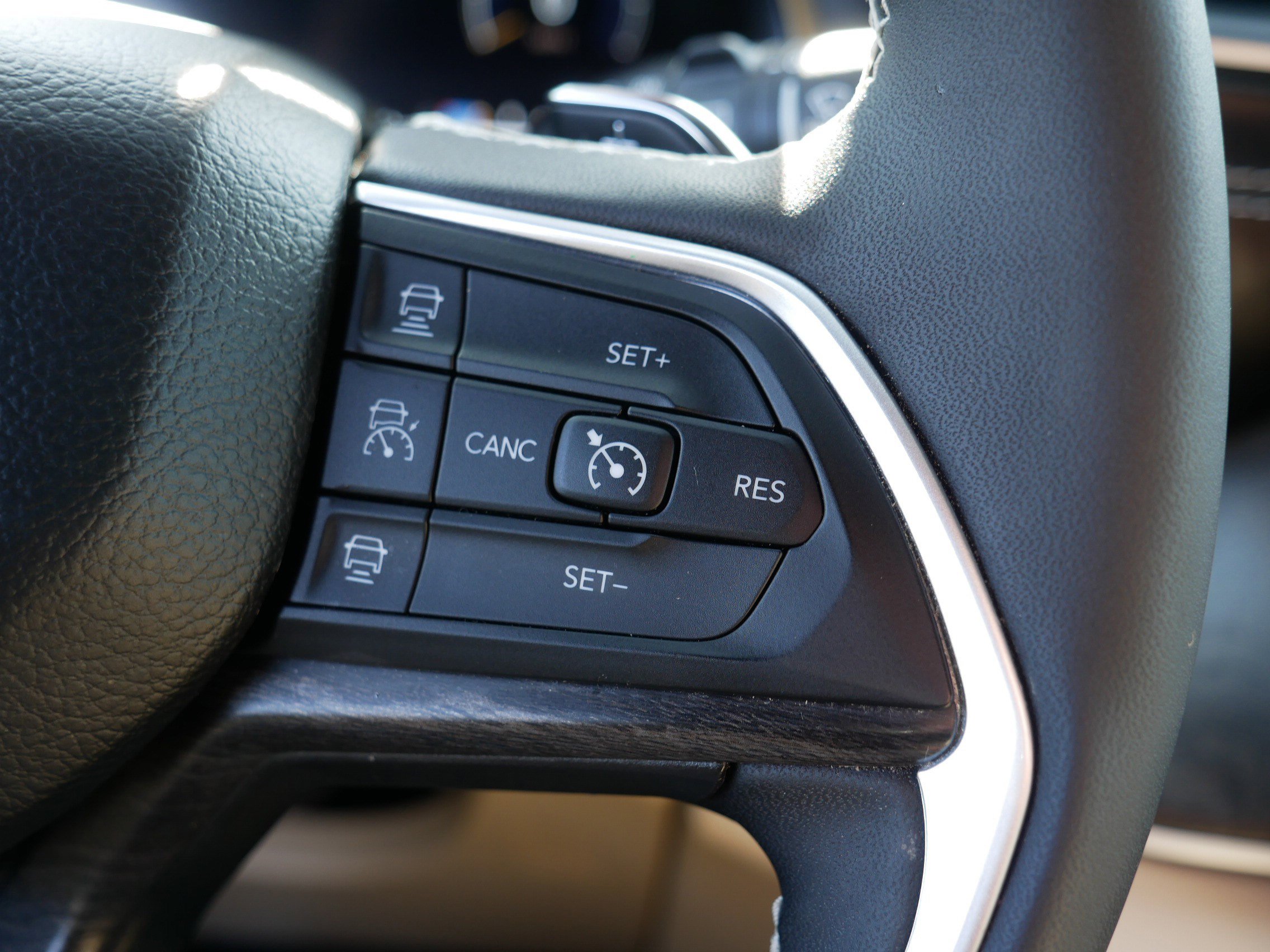 Used 2025 Jeep Grand Cherokee Limited w/ Luxury Tech Group II AWD/4WD image 29