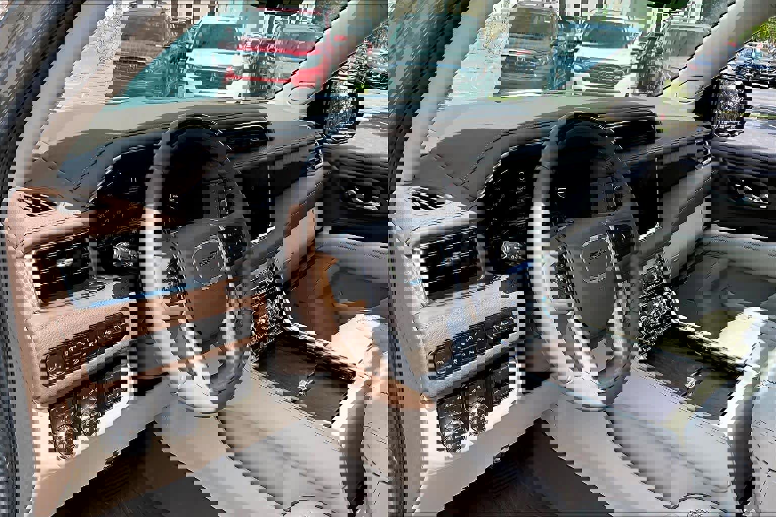 Used 2023 GMC Yukon Denali w/ Advanced Technology Package image 18