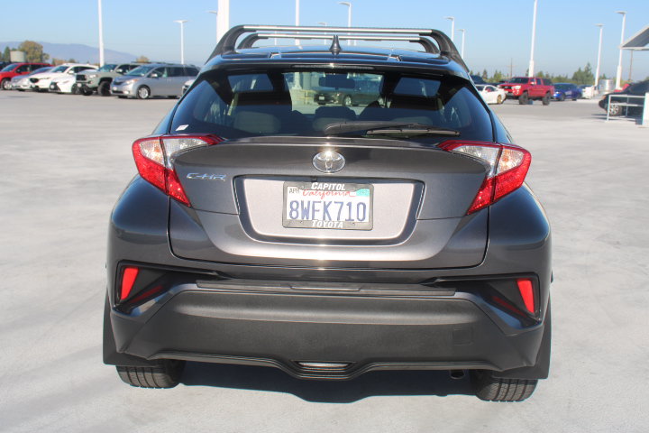 Used 2021 Toyota C-HR XLE FWD image 4