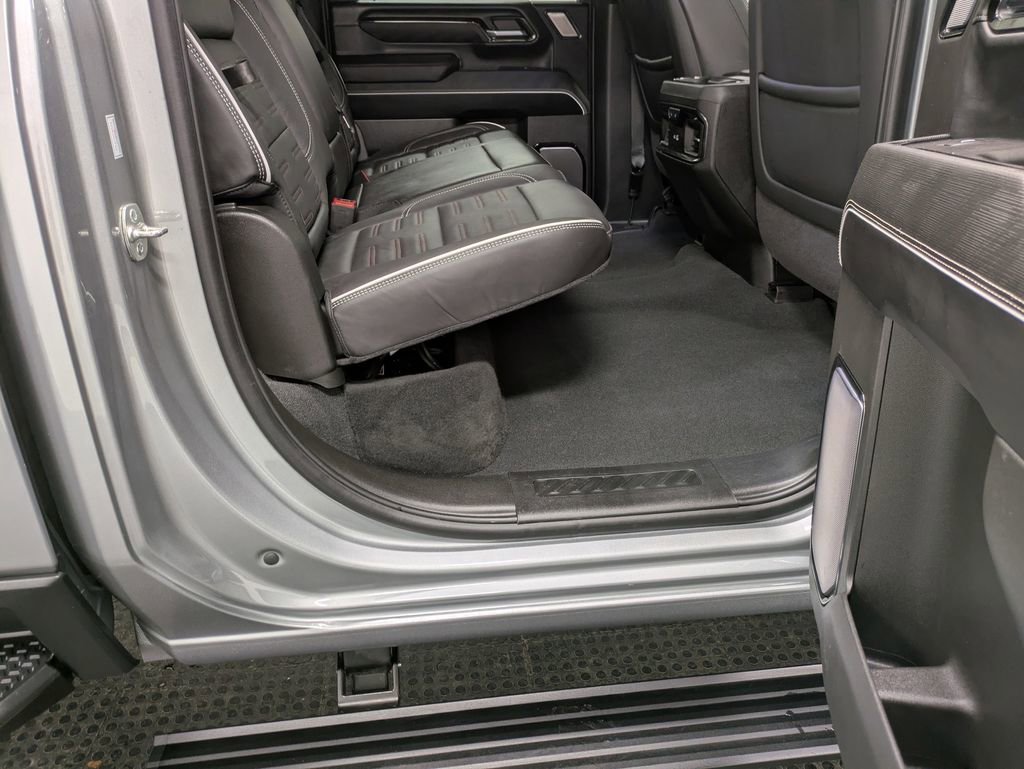 Used 2025 GMC Sierra 2500 AT4X image 27