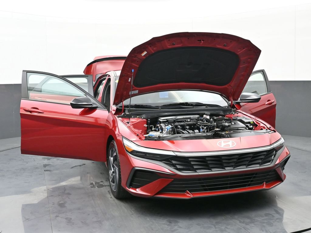 Certified 2025 Hyundai Elantra Sport image 48