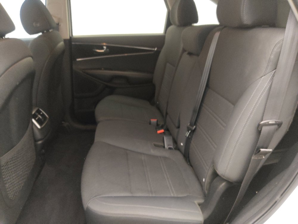 Used 2020 Kia Sorento LX image 18