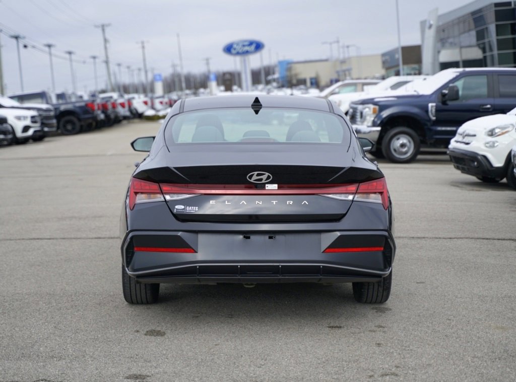 Used 2025 Hyundai Elantra SEL image 6