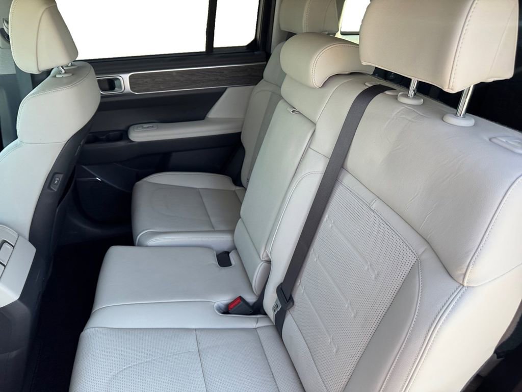 Used 2025 Hyundai Santa Fe Limited image 13