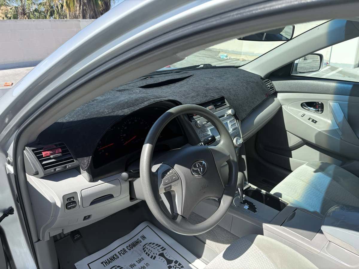 Used 2010 Toyota Camry LE FWD image 18