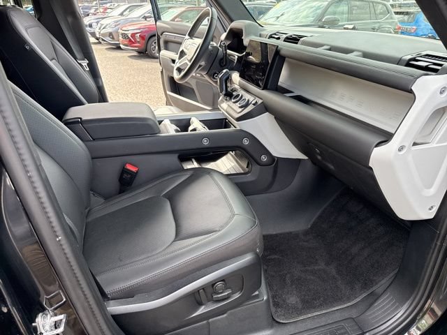 Used 2025 Land Rover Defender 110 S AWD/4WD image 28