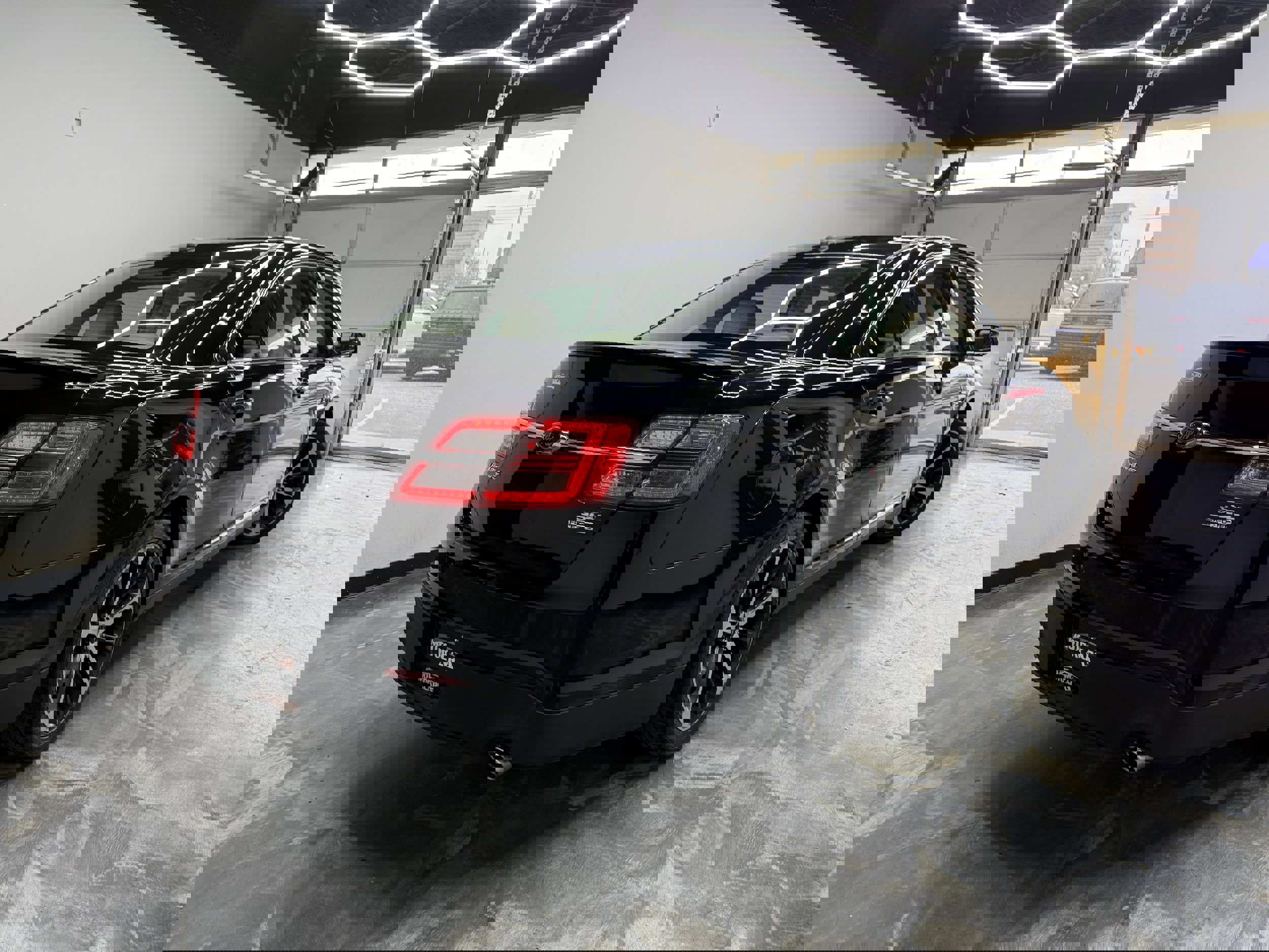 Used 2015 Ford Taurus SEL w/ Equipment Group 201A image 3