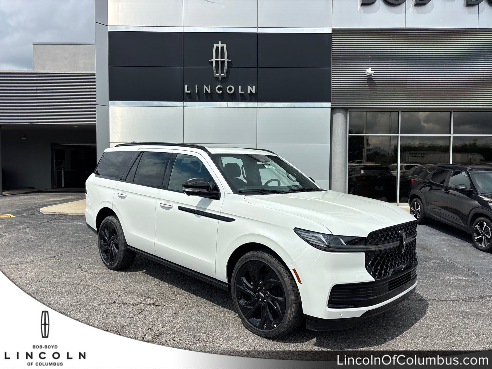 New 2027 Lincoln Navigator Reserve w/ Jet Appearance Package