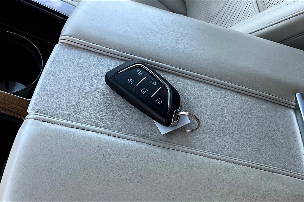 Used 2021 Cadillac Escalade Premium Luxury Platinum w/ Heavy-Duty Trailer Package image 11