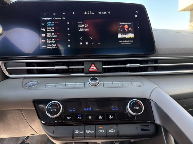 Used 2024 Hyundai Elantra SEL image 18