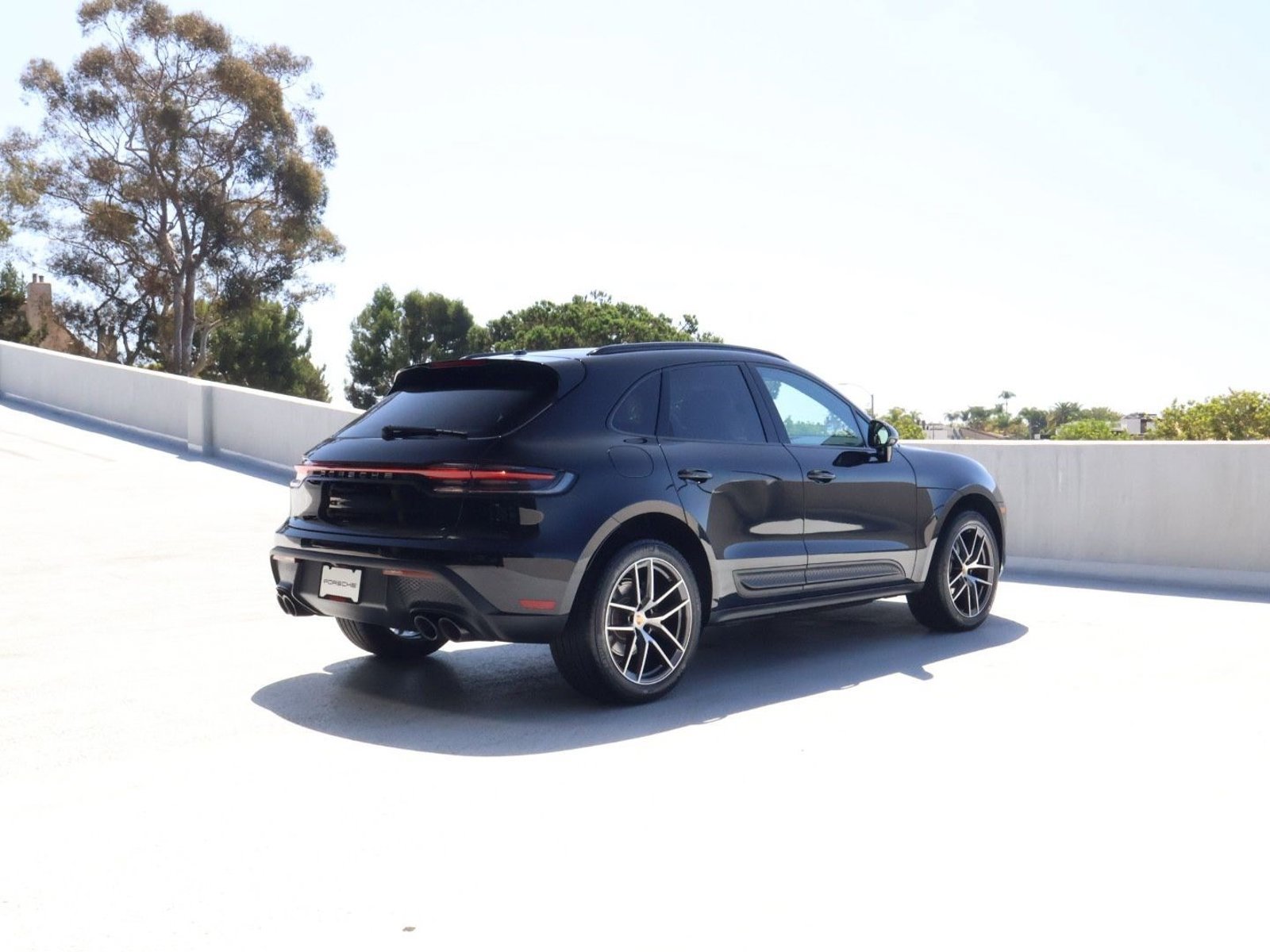 Certified 2026 Porsche Macan AWD/4WD image 8