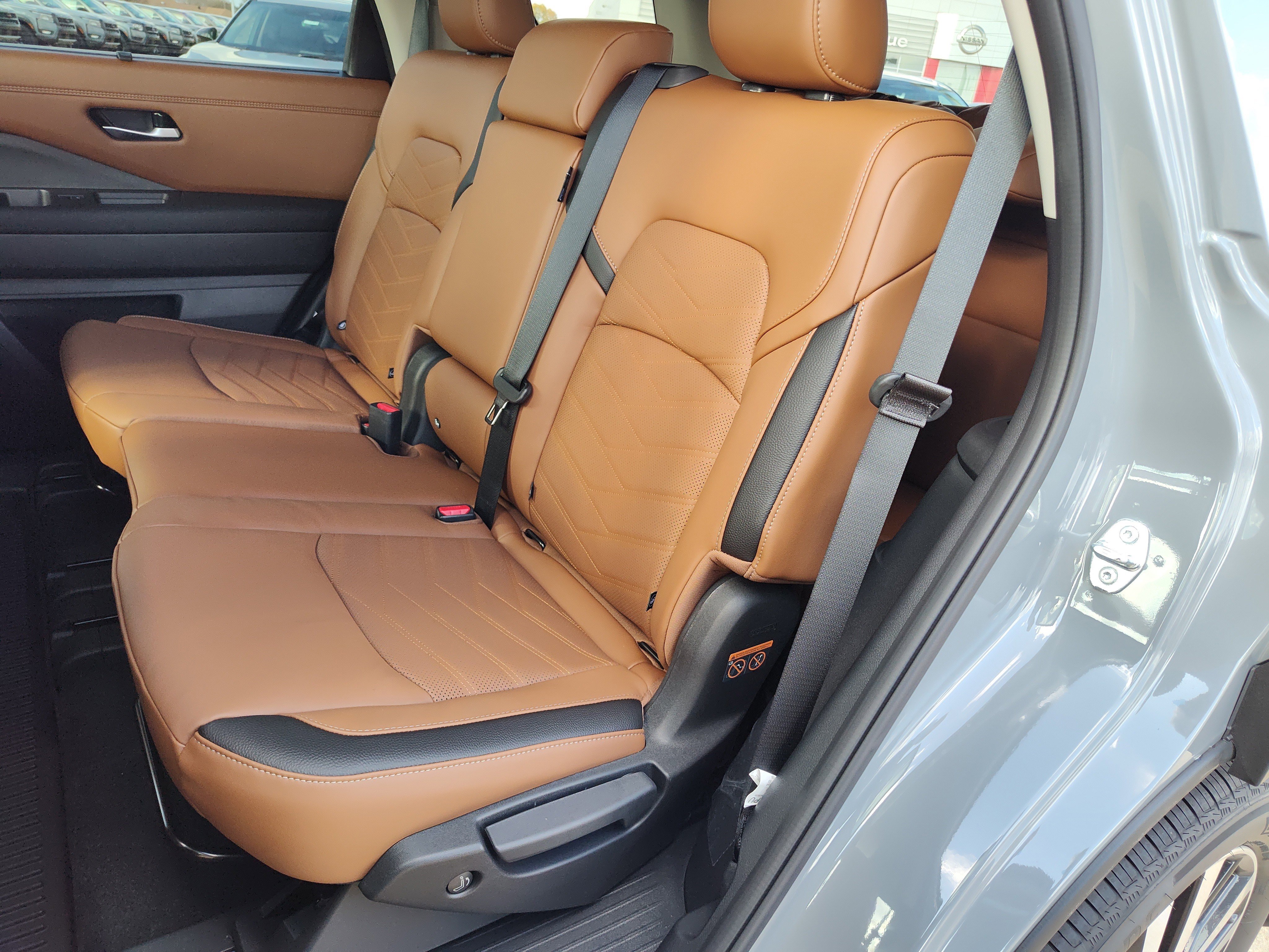 New 2025 Nissan Pathfinder Platinum w/ Cargo Package image 15