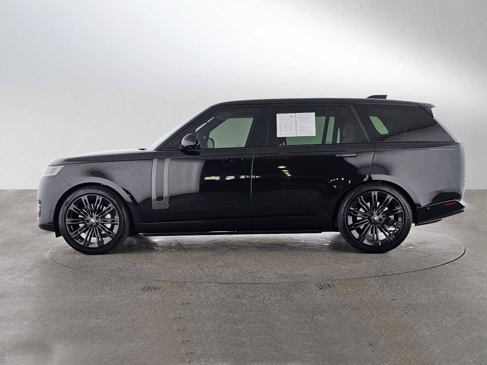 Used 2024 Land Rover Range Rover Long Wheelbase SE image 6