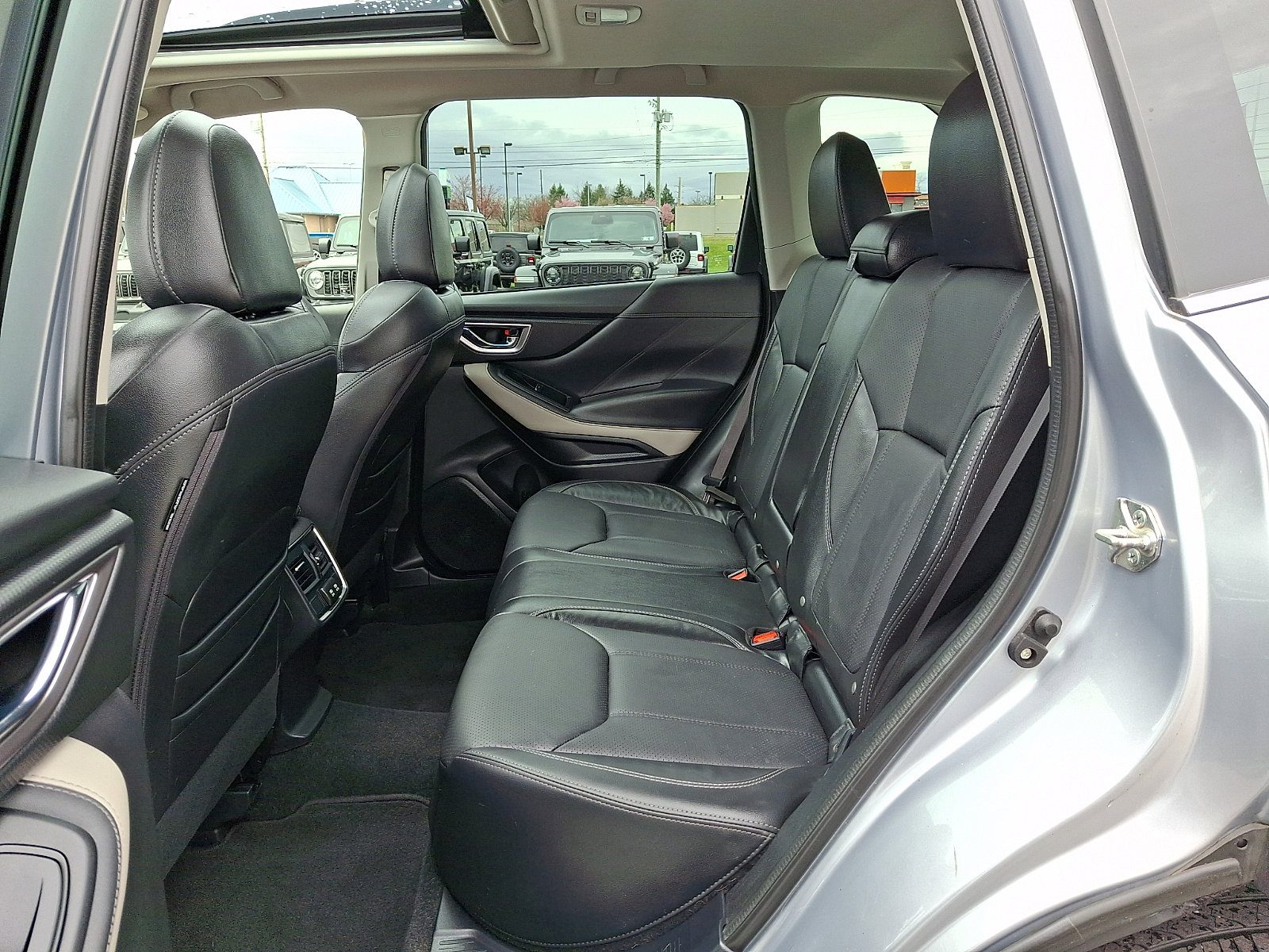 Used 2023 Subaru Forester Limited image 12