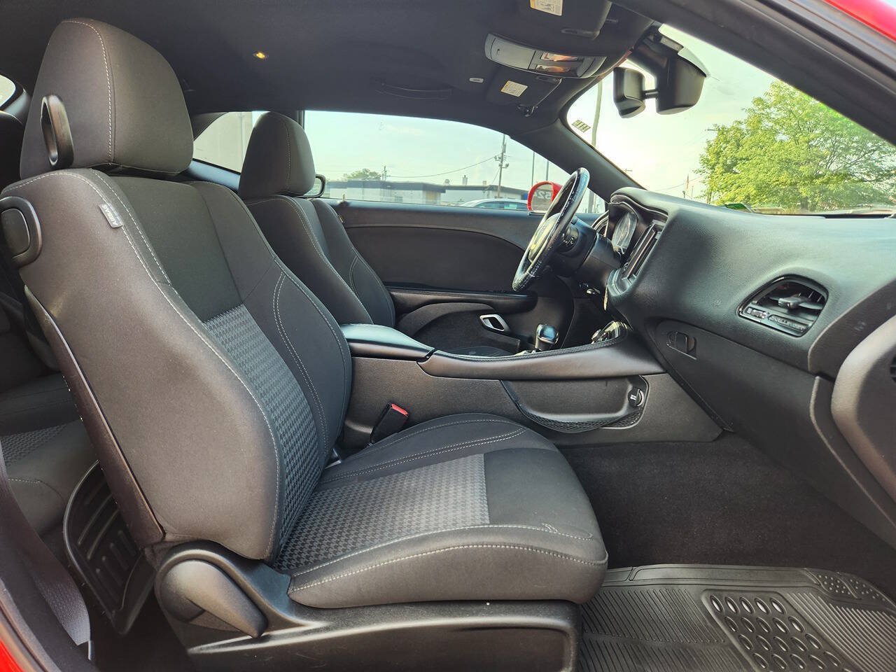 Used 2019 Dodge Challenger SXT AWD/4WD image 14