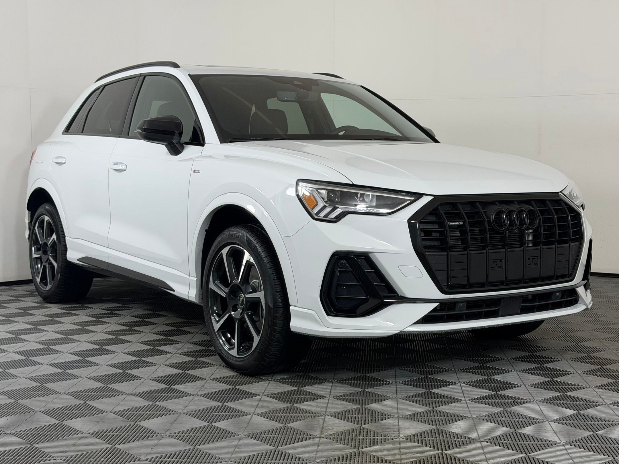 Certified 2025 Audi Q3 2.0T Premium Plus w/ Premium Plus Package AWD/4WD image 7
