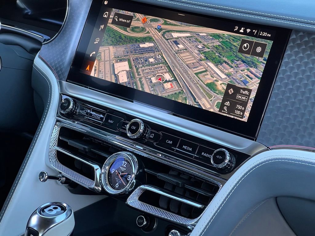 Used 2025 Bentley Flying Spur Plug-In Hybrid image 44