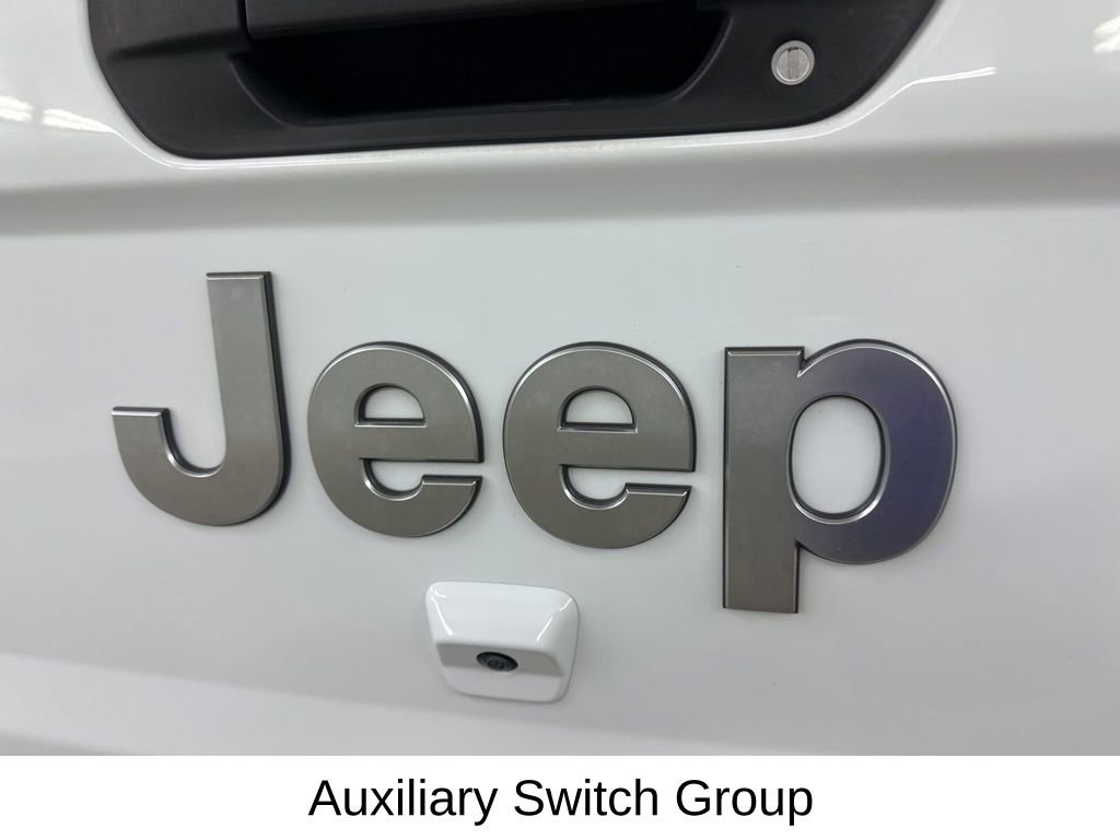 Used 2020 Jeep Gladiator Overland image 17