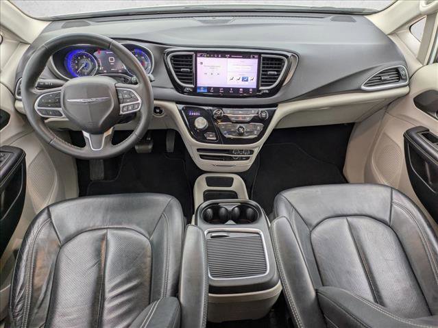 Used 2022 Chrysler Pacifica Touring-L image 16