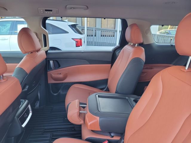 Used 2026 Kia Carnival EX image 32