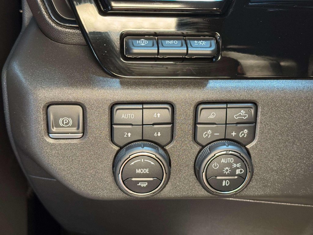 Used 2023 Chevrolet Silverado 1500 ZR2 w/ Technology Package AWD/4WD image 9