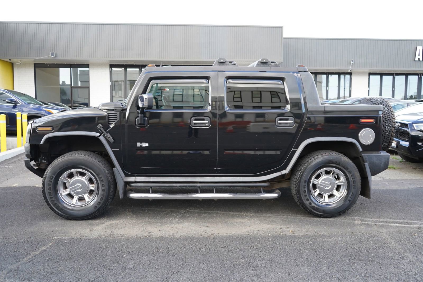 Used 2005 HUMMER H2 SUT w/ Preferred Equipment Group image 2