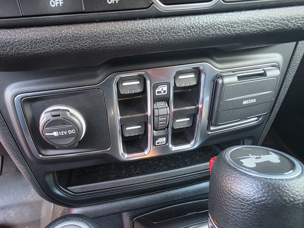 Used 2024 Jeep Wrangler Sport S image 18