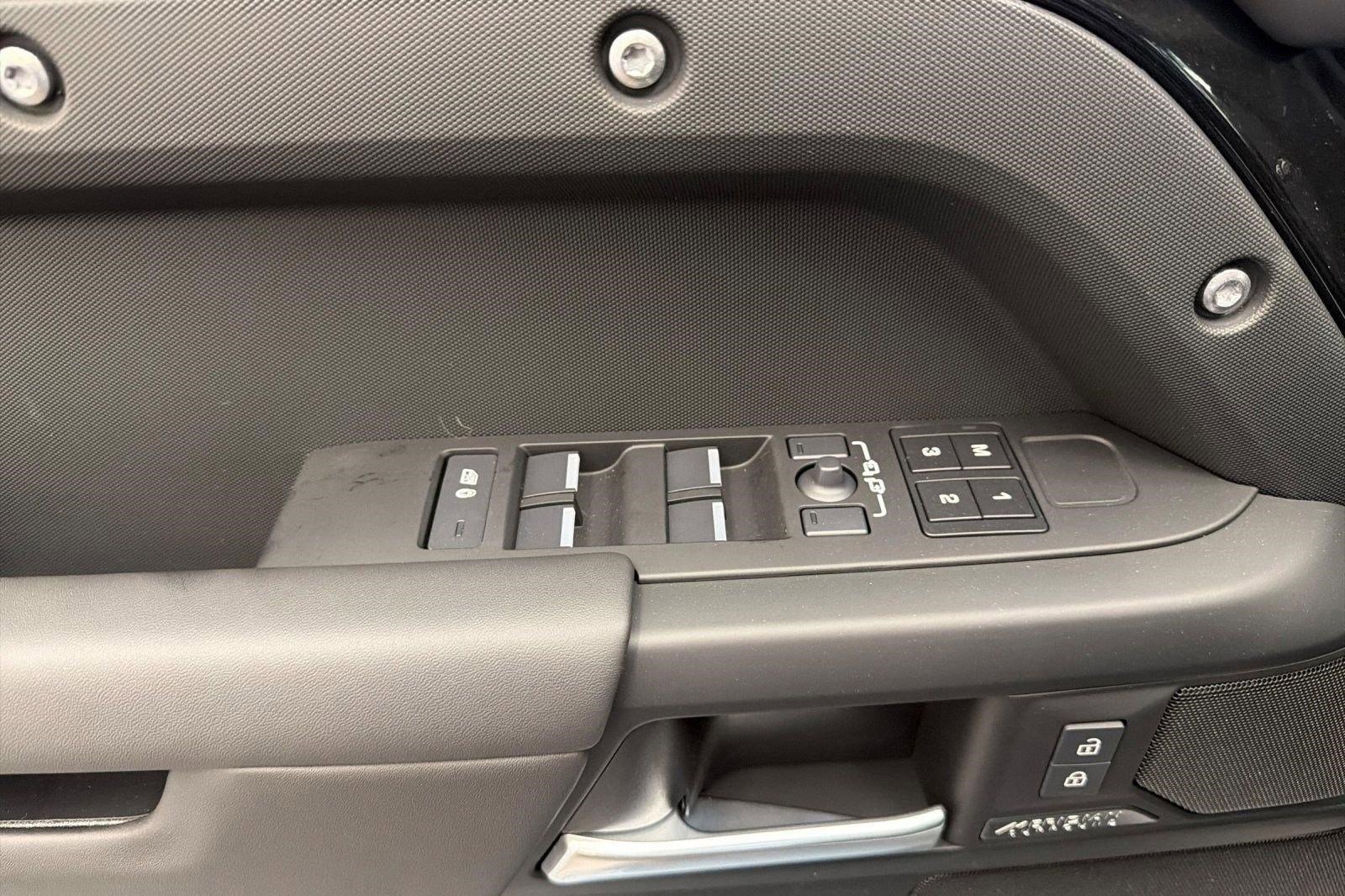 New 2026 Land Rover Defender 130 X-Dynamic SE AWD/4WD image 13