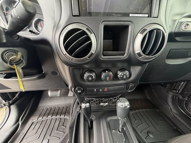 Used 2014 Jeep Wrangler Unlimited Sport w/ Connectivity Group AWD/4WD image 28
