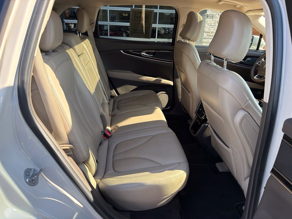 Used 2023 Lincoln Nautilus Reserve AWD/4WD image 18