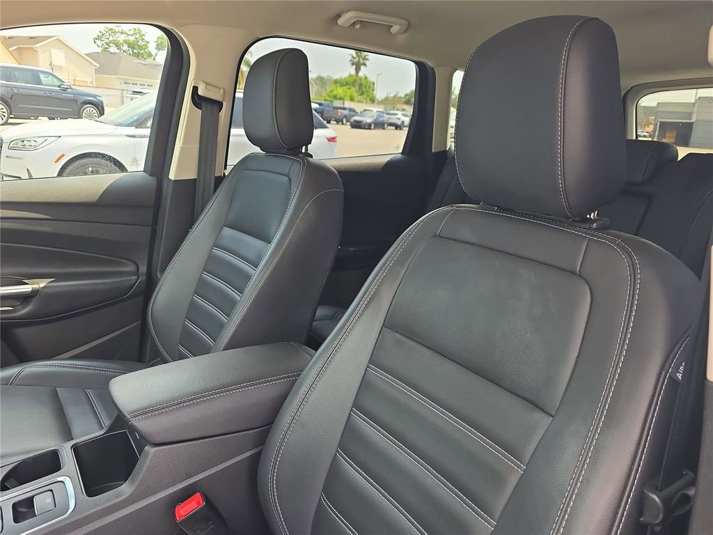 Used 2019 Ford Escape SEL image 15