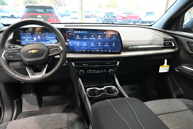 New 2027 Chevrolet Traverse LT w/ LPO, Floor Liner Package FWD image 13