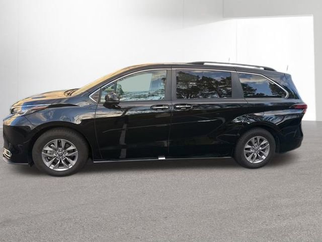 Certified 2022 Toyota Sienna XLE w/ XLE Plus Package image 3