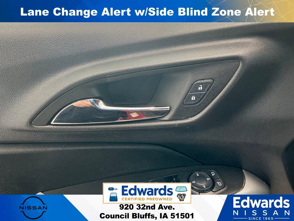 Used 2024 Chevrolet Trax RS w/ Sunroof Package FWD image 20