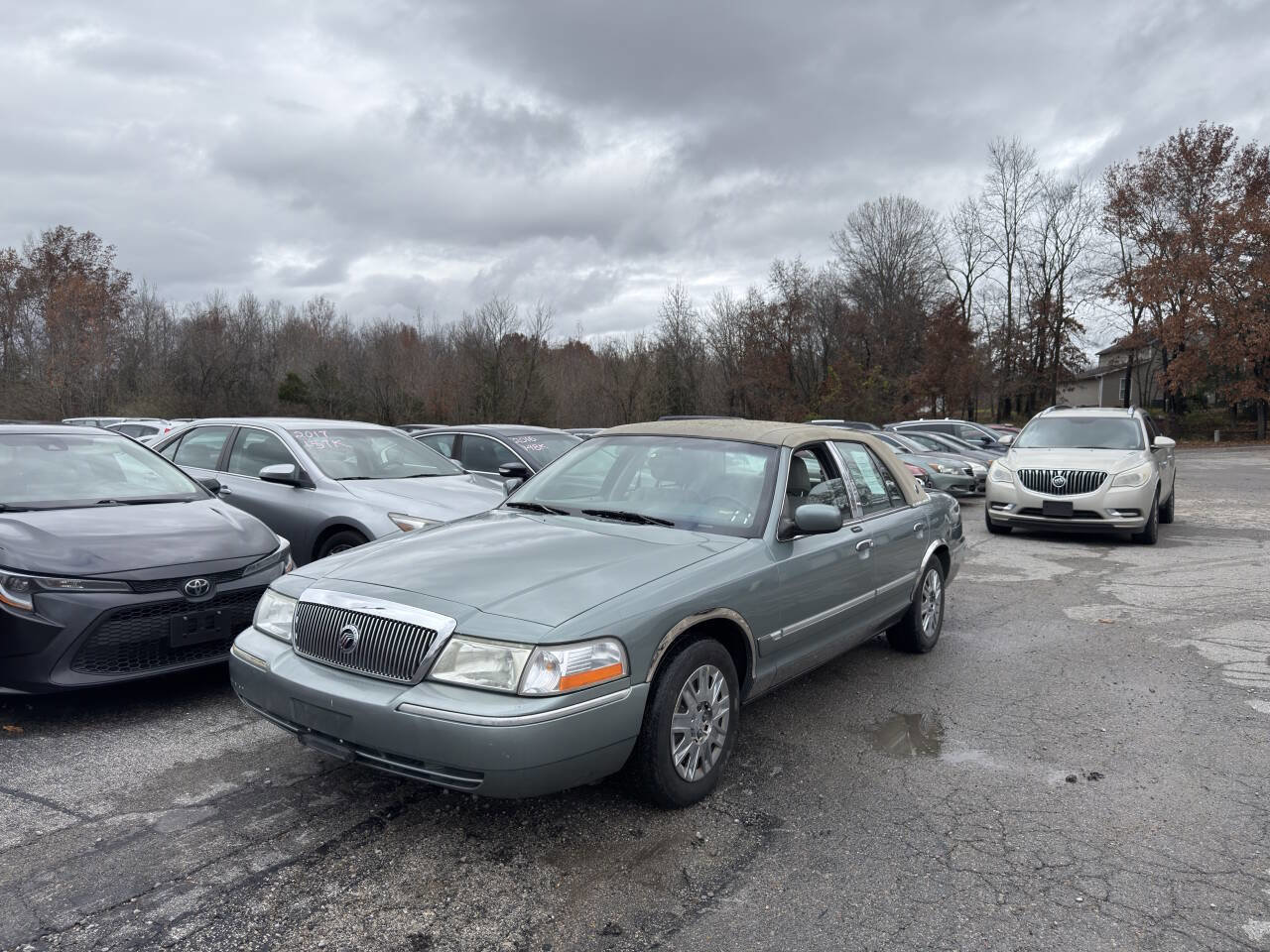 Used 2005 Mercury Grand Marquis GS image 2