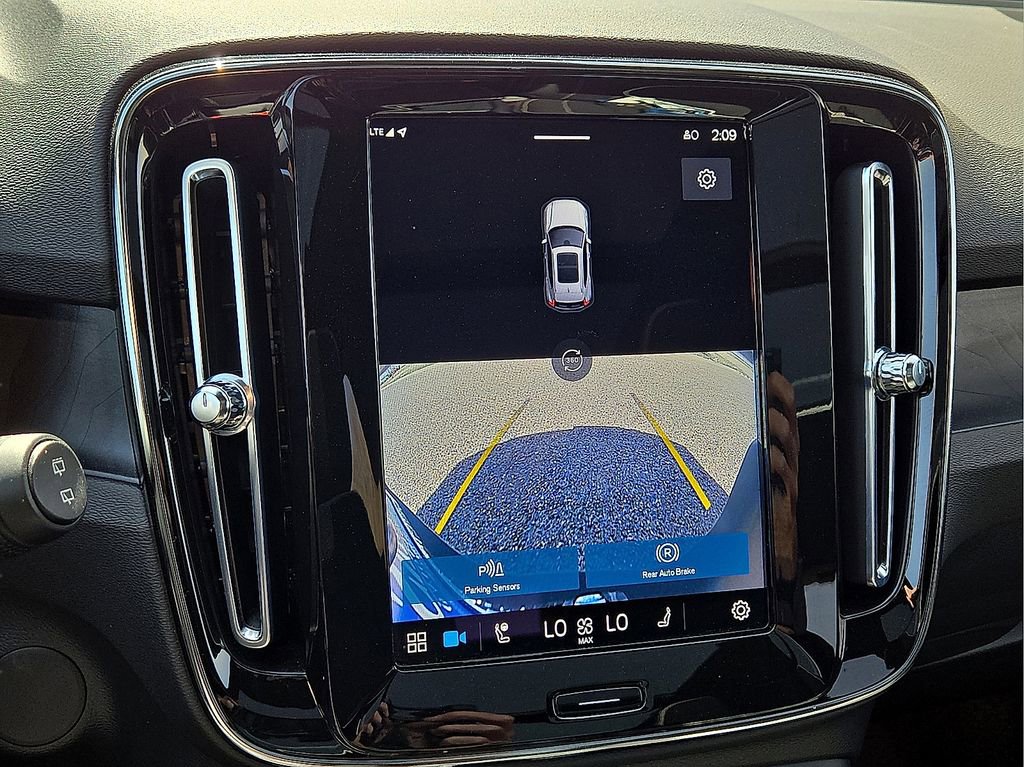 Used 2023 Volvo XC40 Recharge Plus w/ Protection Package Premier image 27