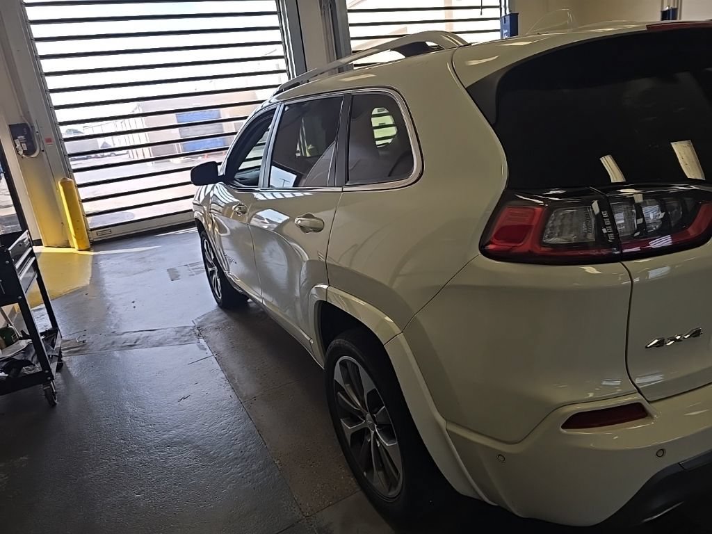 Used 2019 Jeep Cherokee Overland w/ Technology Group AWD/4WD image 4