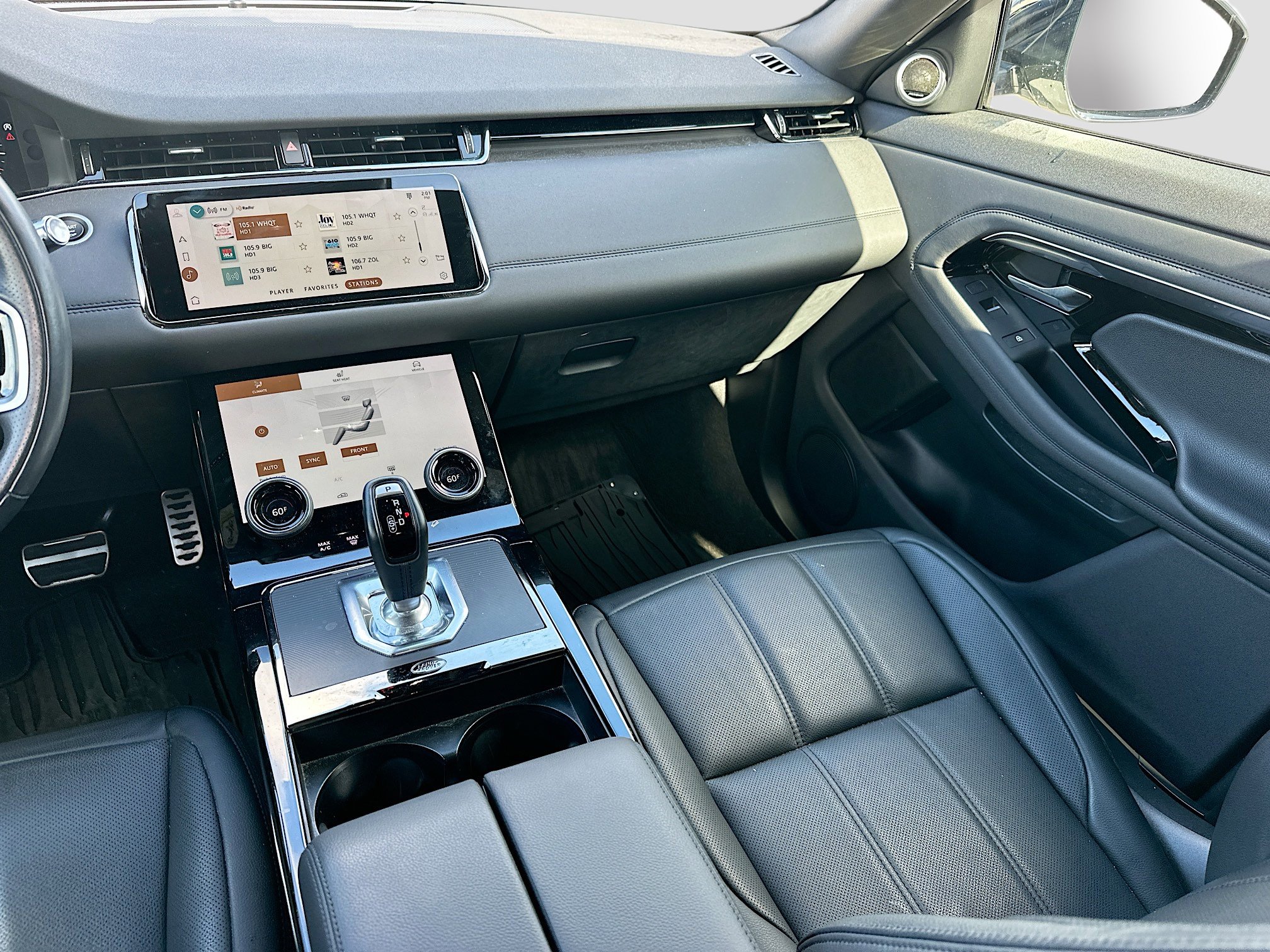 Used 2022 Land Rover Range Rover Evoque R-Dynamic SE image 24