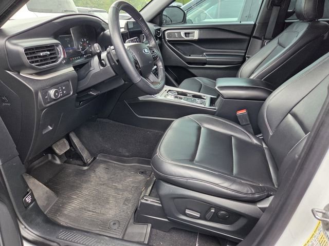 Used 2020 Ford Explorer XLT w/ Equipment Group 202A image 3