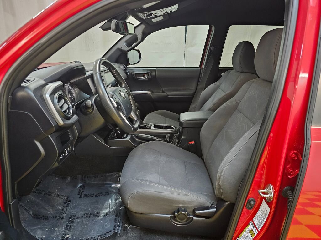 Used 2019 Toyota Tacoma TRD Off-Road w/ Technology Package AWD/4WD image 21
