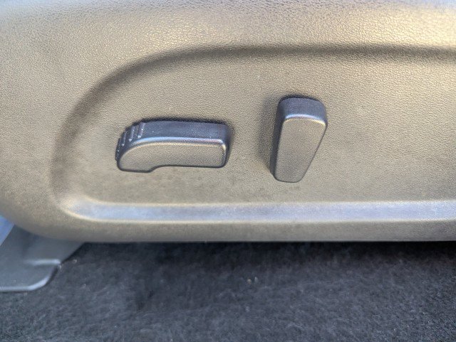 Used 2016 Nissan Pathfinder SV image 12