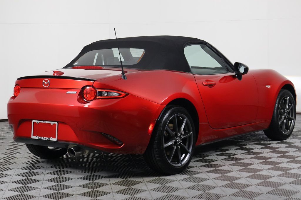 Used 2016 MAZDA MX-5 Miata Club RWD image 4